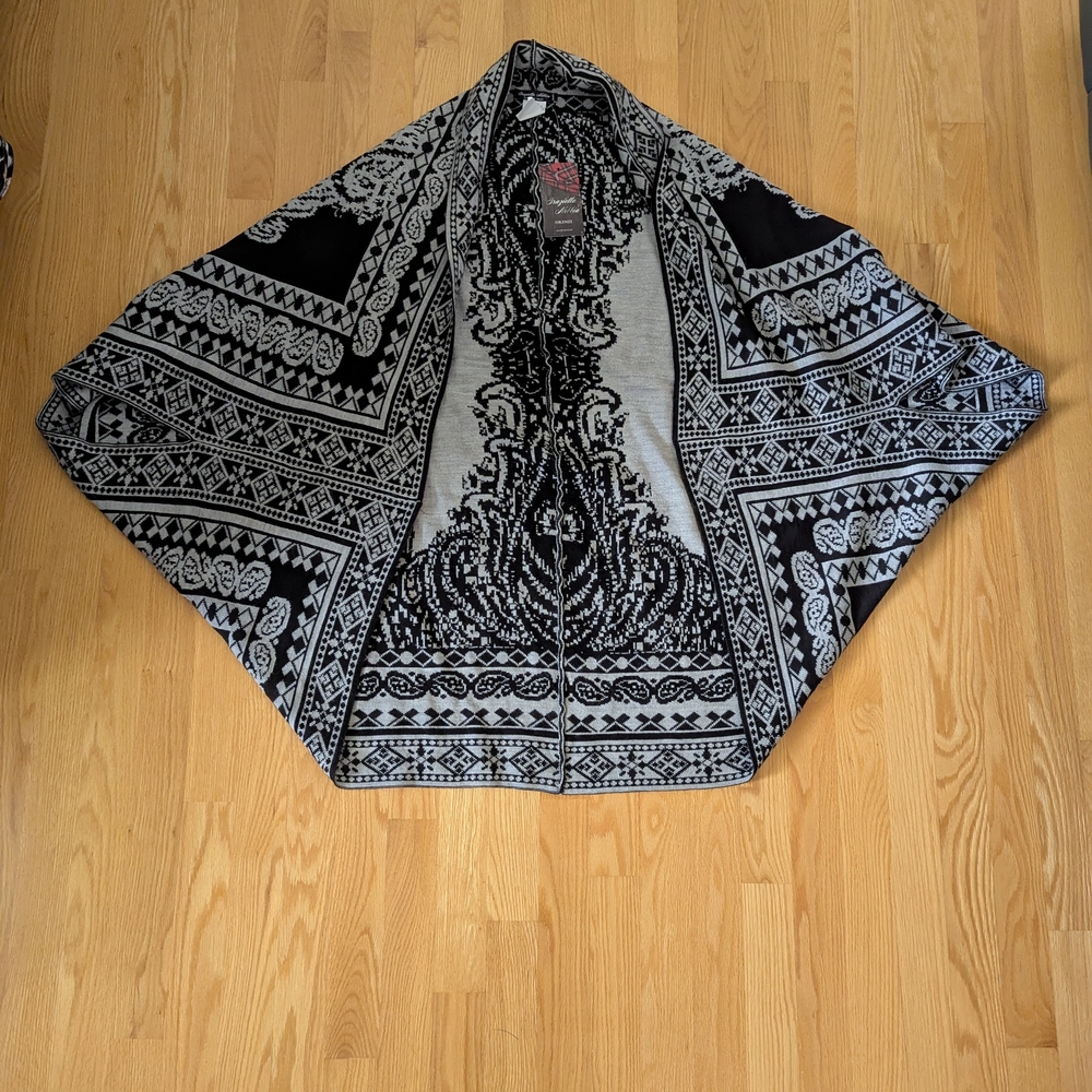 Women's Patterned Poncho - Picture 2 of 4